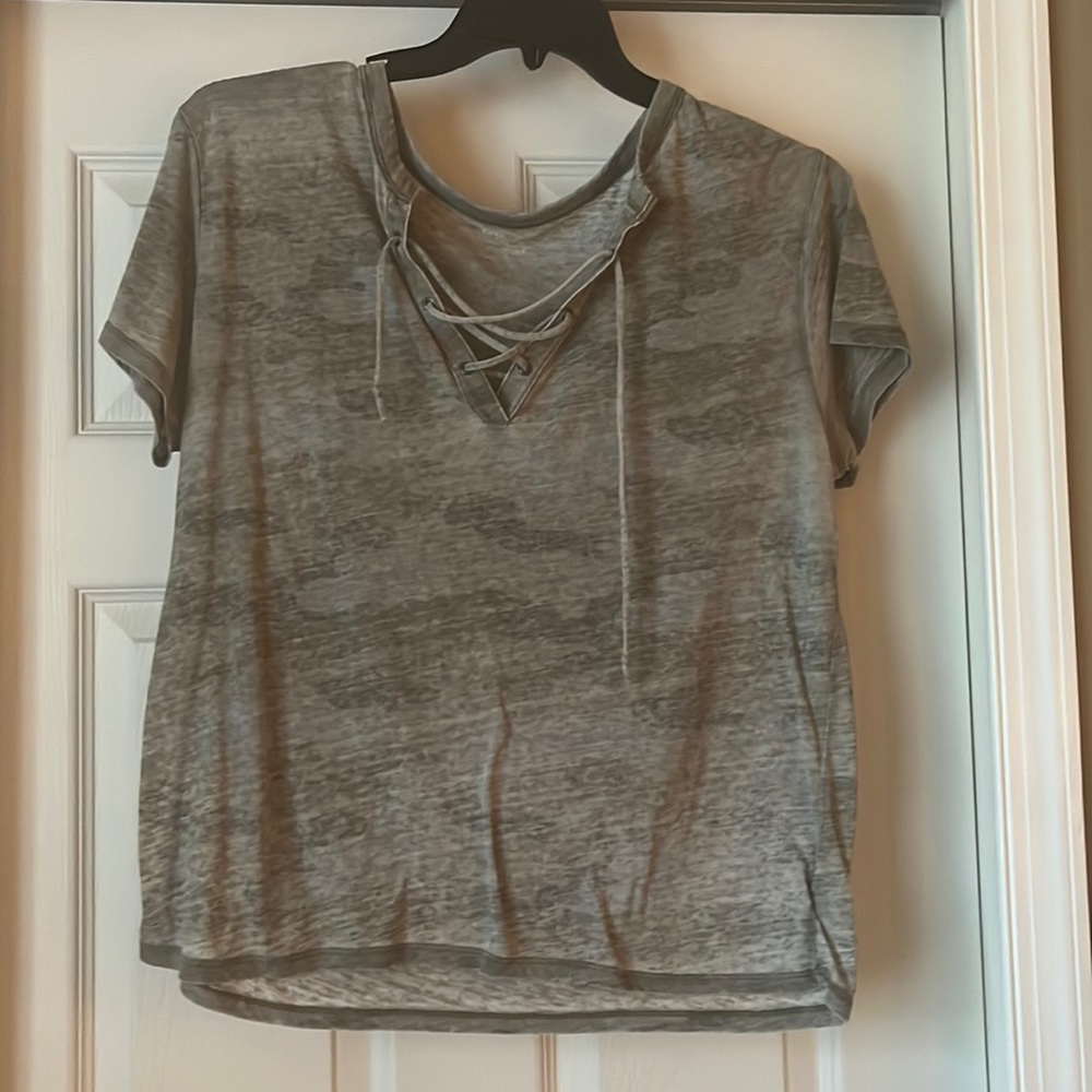 Camo crisscross neck line short sleeve tshirt